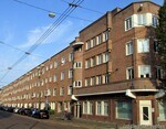 De gevel Lekstraat met rechts de Kromme Mijdrechtstraat.
              <br/>
              Gert-Jan Lobbes, 2016